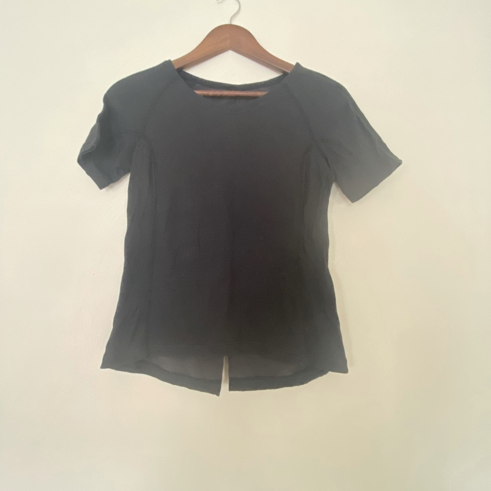 Lululemon Short Sleeve Top with Silk Back – Size 4